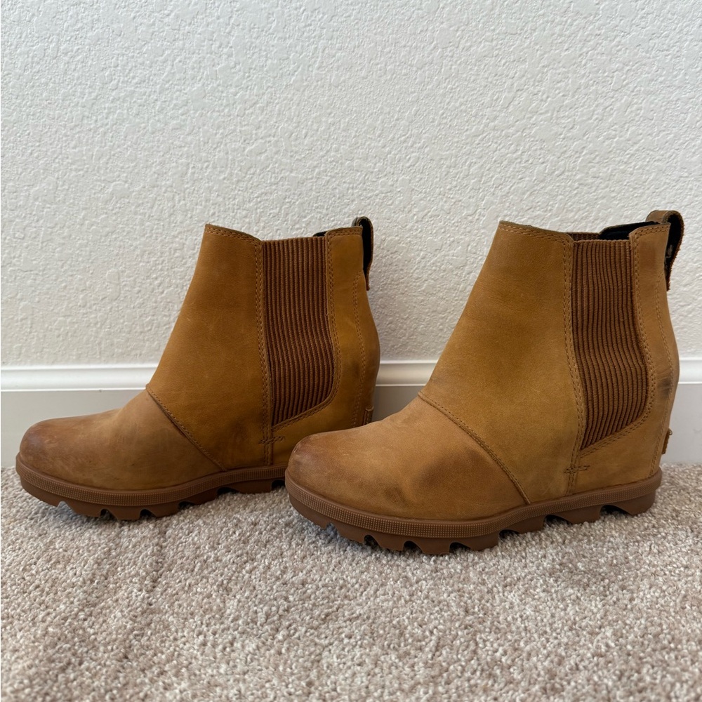 Sorel Evie II Wedge Chelsea Boot Size 6.5
